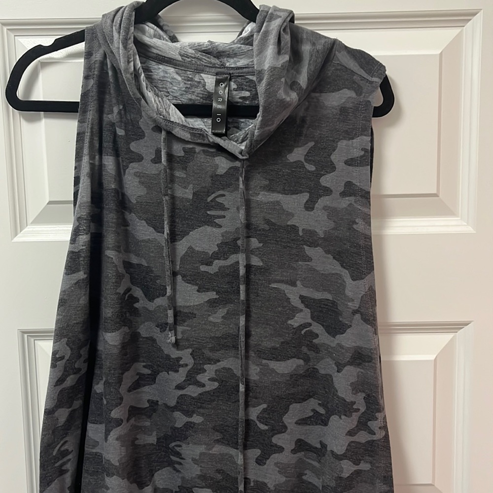 Coreio Deep Slit sleeves hooded workout top